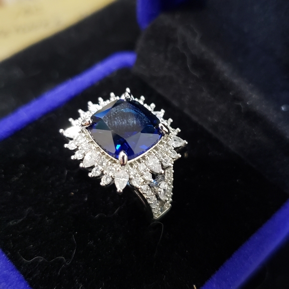 New Gorgeous 925 Emerald cut sapphire ring - Picture 3 of 8